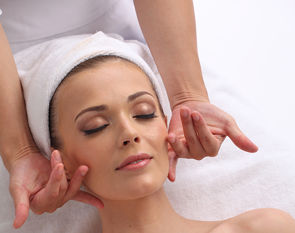 養(yǎng)發(fā)護(hù)發(fā)6個(gè)小妙招 養(yǎng)發(fā)護(hù)發(fā)6個(gè)小妙招